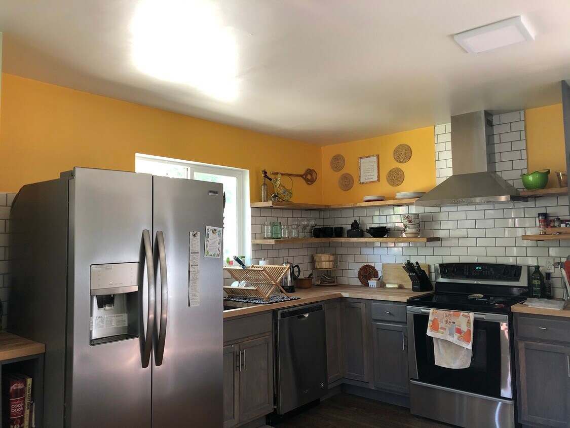 Kitchen - 6016 Wentworth Ave