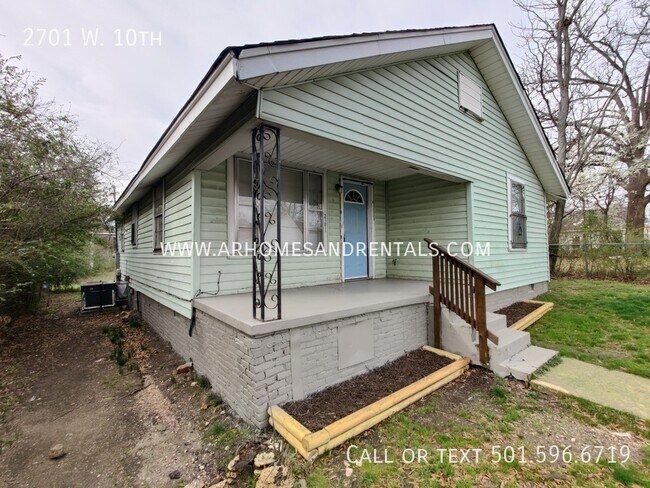 Building Photo - 2701 W. 10th | $895 | 3 beds, 1 full bath