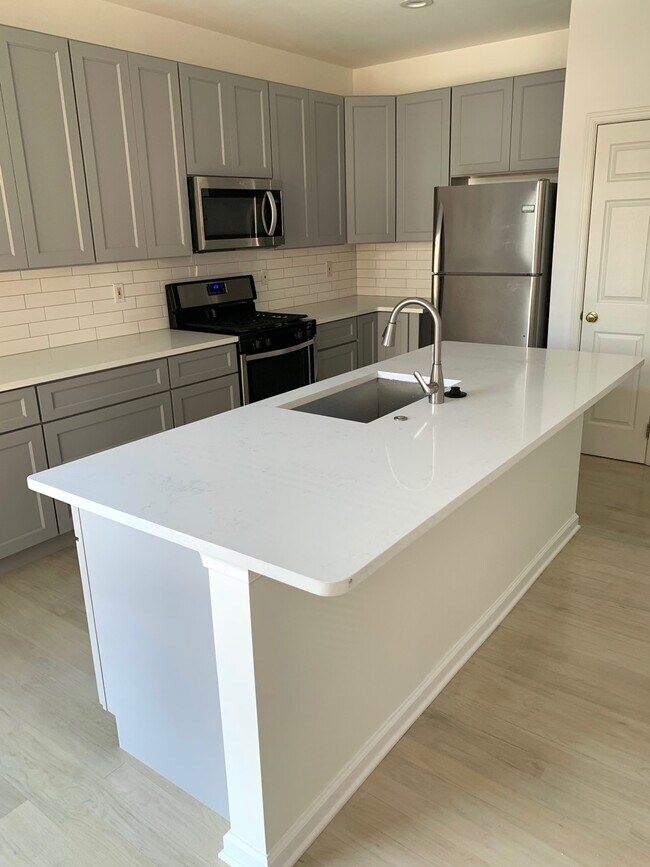 Kitchen - 719 Pleasant Dr
