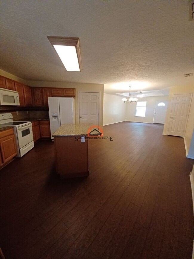 Foto del edificio - Cozy 2 bedrooms 2 bathroom duplex.