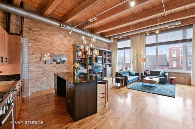 Building Photo - 2544 W North Ave