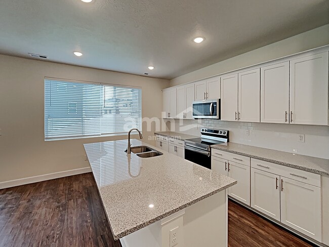 Building Photo - 2415 E Surry Way
