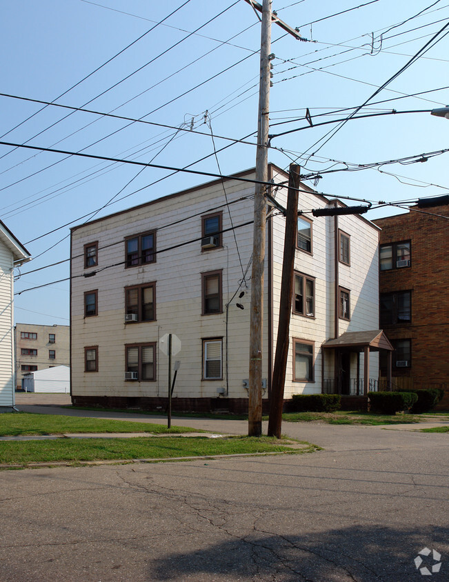 Building Photo - 421 11th St NW