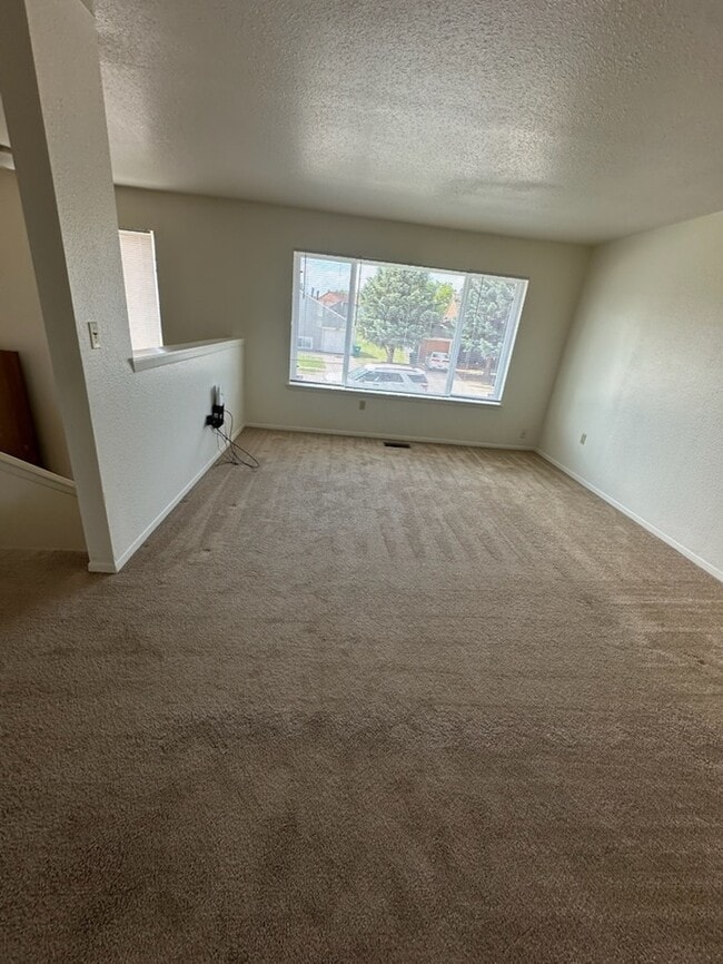 Building Photo - 1054 Sitting Bull Ct