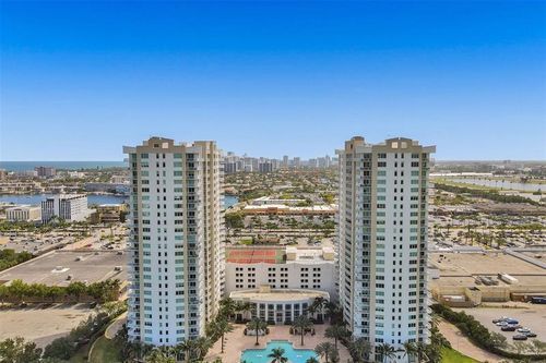Foto del edificio - 1745 E Hallandale Beach Blvd