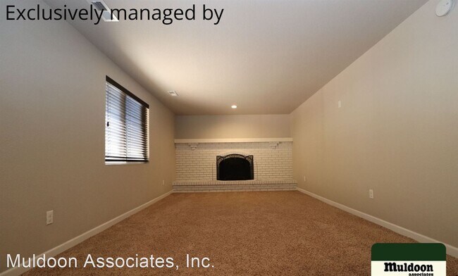 Building Photo - 4 br, 2.5 bath House - 2531 Sierra Dr