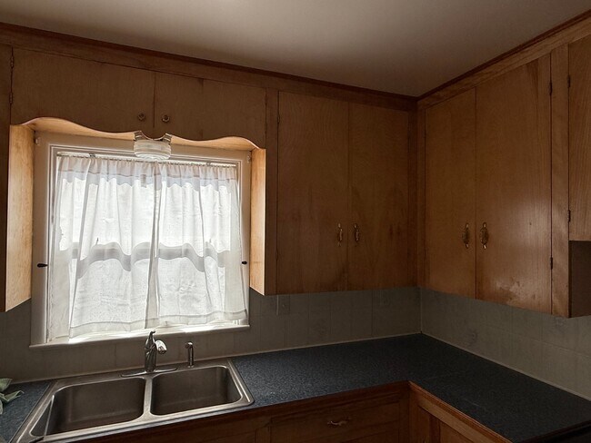 Foto del edificio - 4646 Track Rd