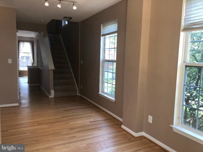Building Photo - 13009 Park Crescent Cir