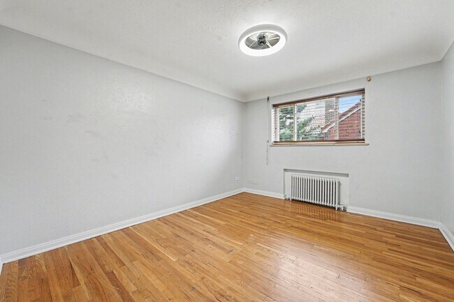 Foto del edificio - Bright Updated 2-Bed Condo with Vintage Charm Near Wash Park & Cherry Creek