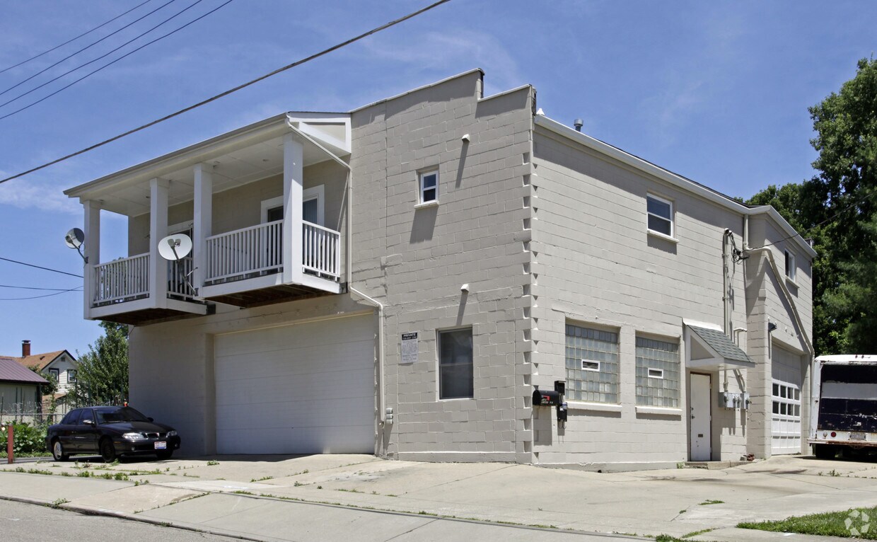 Building Photo - 504 Elliott Ave
