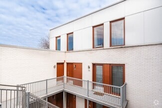 Building Photo - 223 Rue Sainte-Marguerite