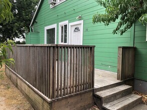 Building Photo - 130-142 Underhill Dr