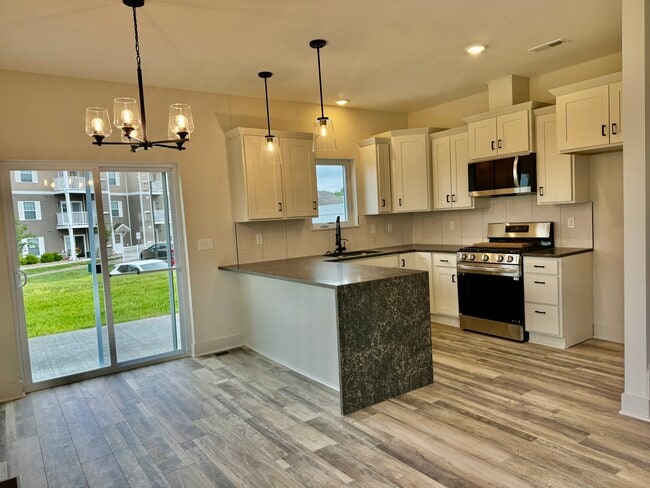 Kitchen and breakfast - 22914 W 72nd Ter