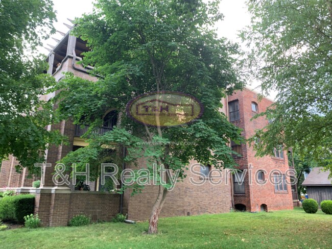 Building Photo - 1827 N Talbott St