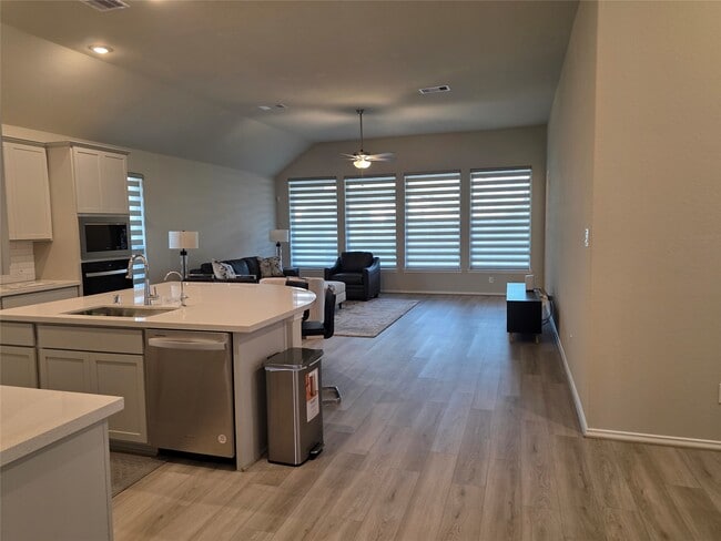 Building Photo - 13810 San Pasqual Pointe Dr