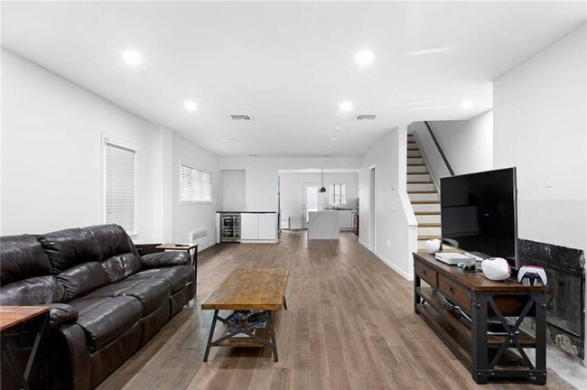 Building Photo - 75 78th St