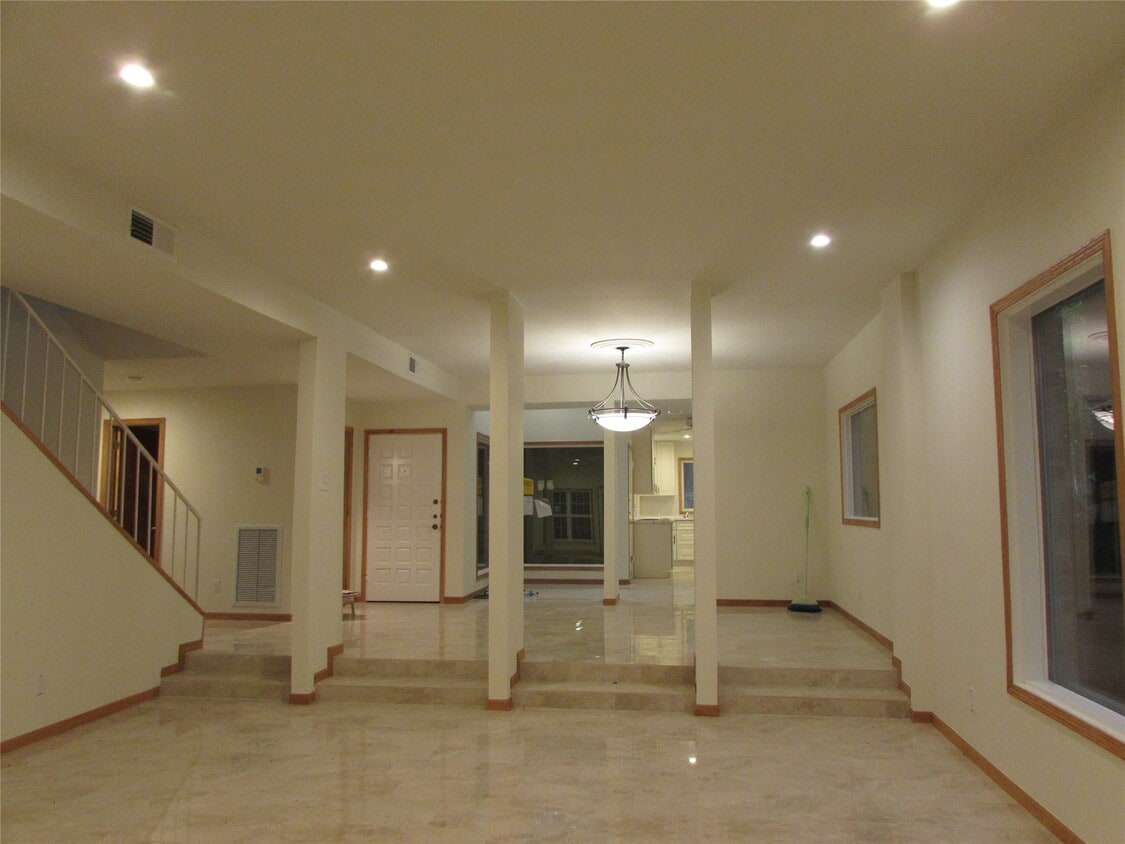 Primary Photo - 201 Vanderpool Ln