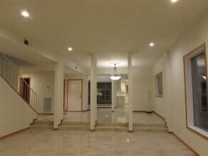 Building Photo - 201 Vanderpool Ln