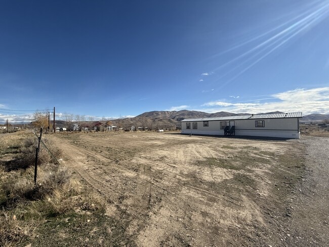 Foto del edificio - 5344 Flower Dr