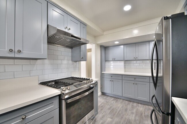 Building Photo - t232