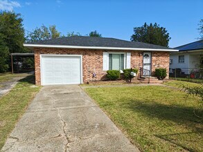 Building Photo - 2025 Cline St