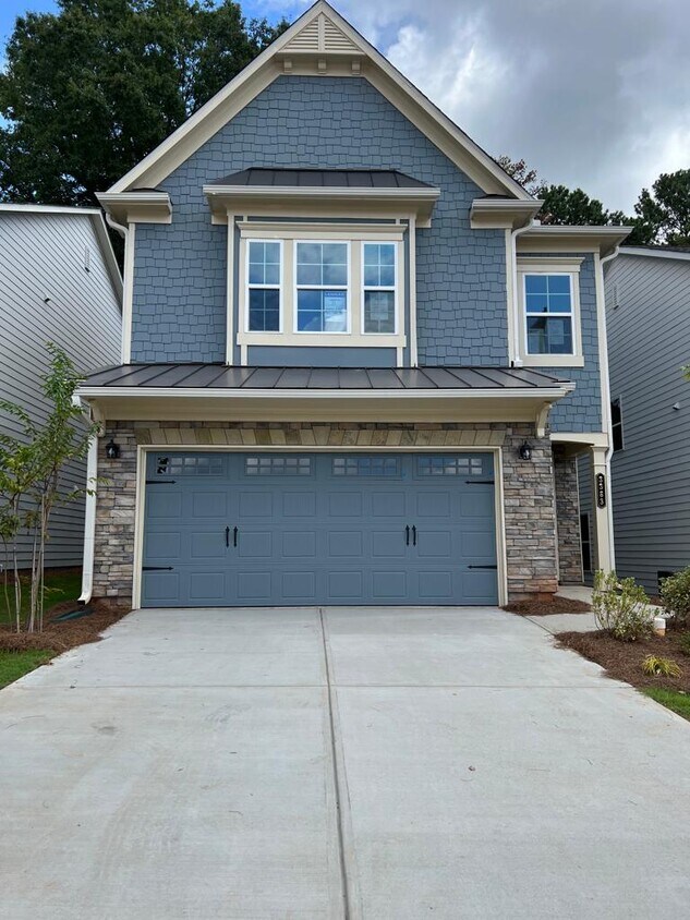 Front view with Big dryway - 3383 Park Pointe Cir