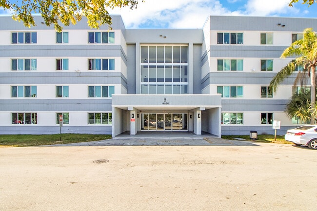 Building Photo - 14850 Naranja Lakes Blvd