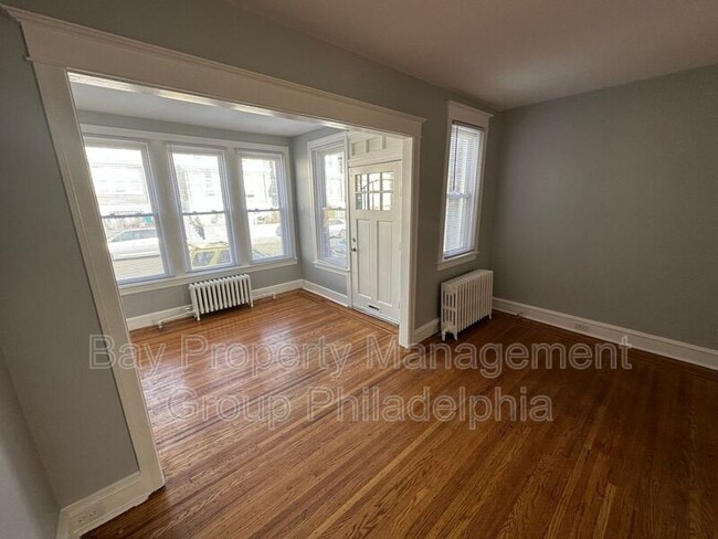 Building Photo - 104 W Spencer Ave