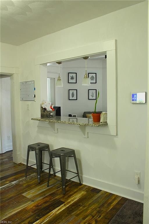 Foto del edificio - 1046 W 35th St