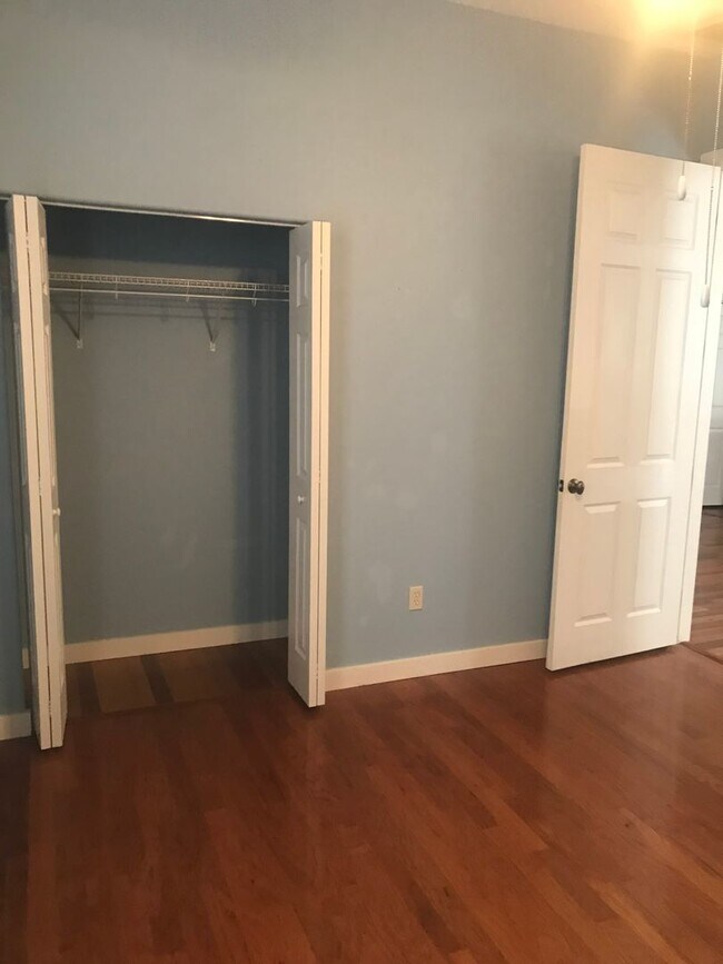 Building Photo - 3 Br 3 Ba includes FULL in-law suite
