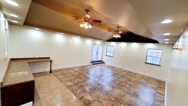 Foto del edificio - 89 Spring Grove Dr