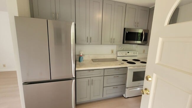 Building Photo - Remodeled 3-Bedroom Home with Garage & Fenced Yard – Easy Access to Hilo