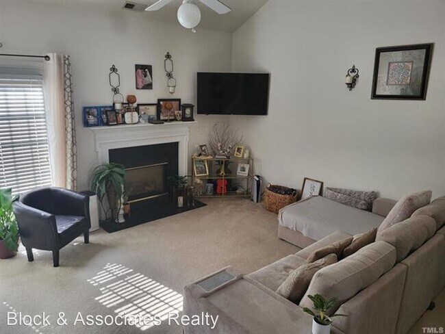 Building Photo - 2 br, 2 bath House - 33 Signet Dr