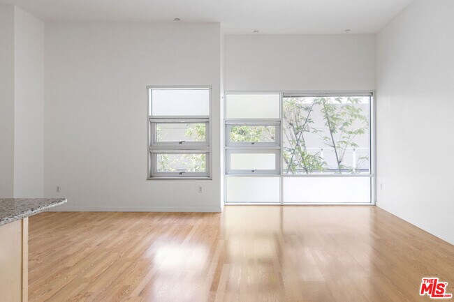 Foto del edificio - 630W W 6th St