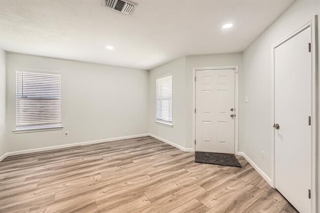 Building Photo - 305 Bird Dog Bend