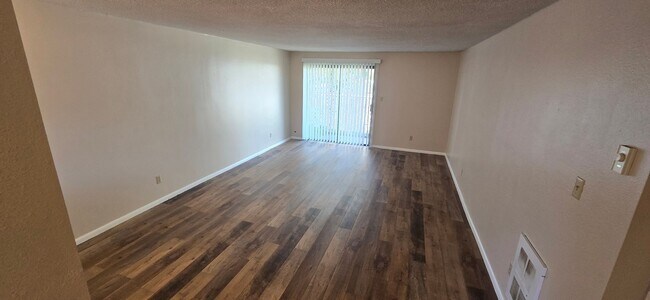 Foto del edificio - 3226 Summers Ln