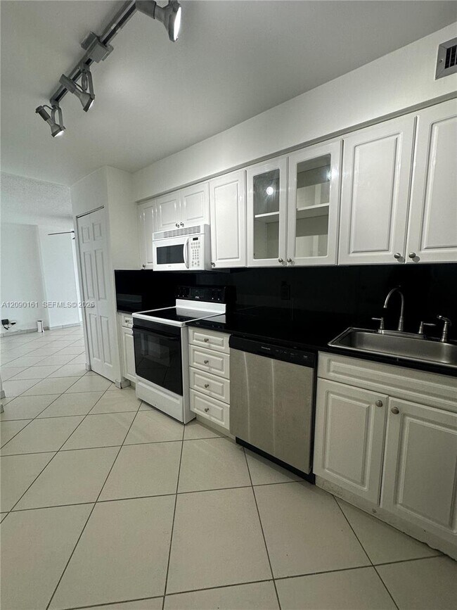 Foto del edificio - 6770 Indian Creek Dr