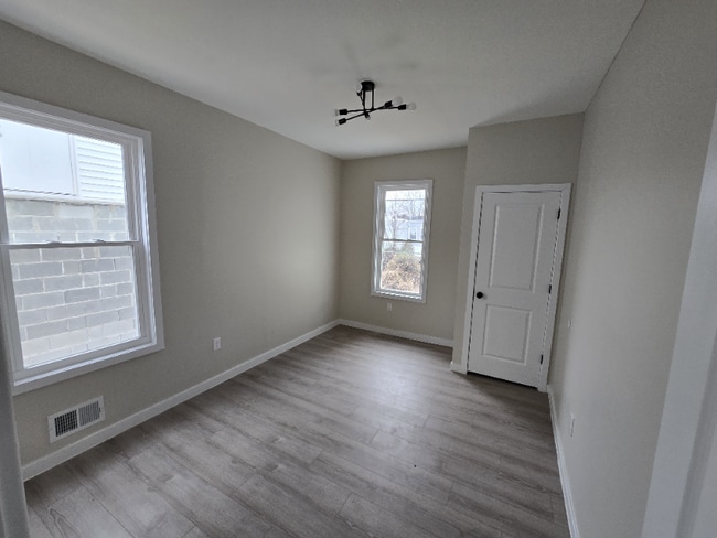 Foto del edificio - 201 Maple Ave