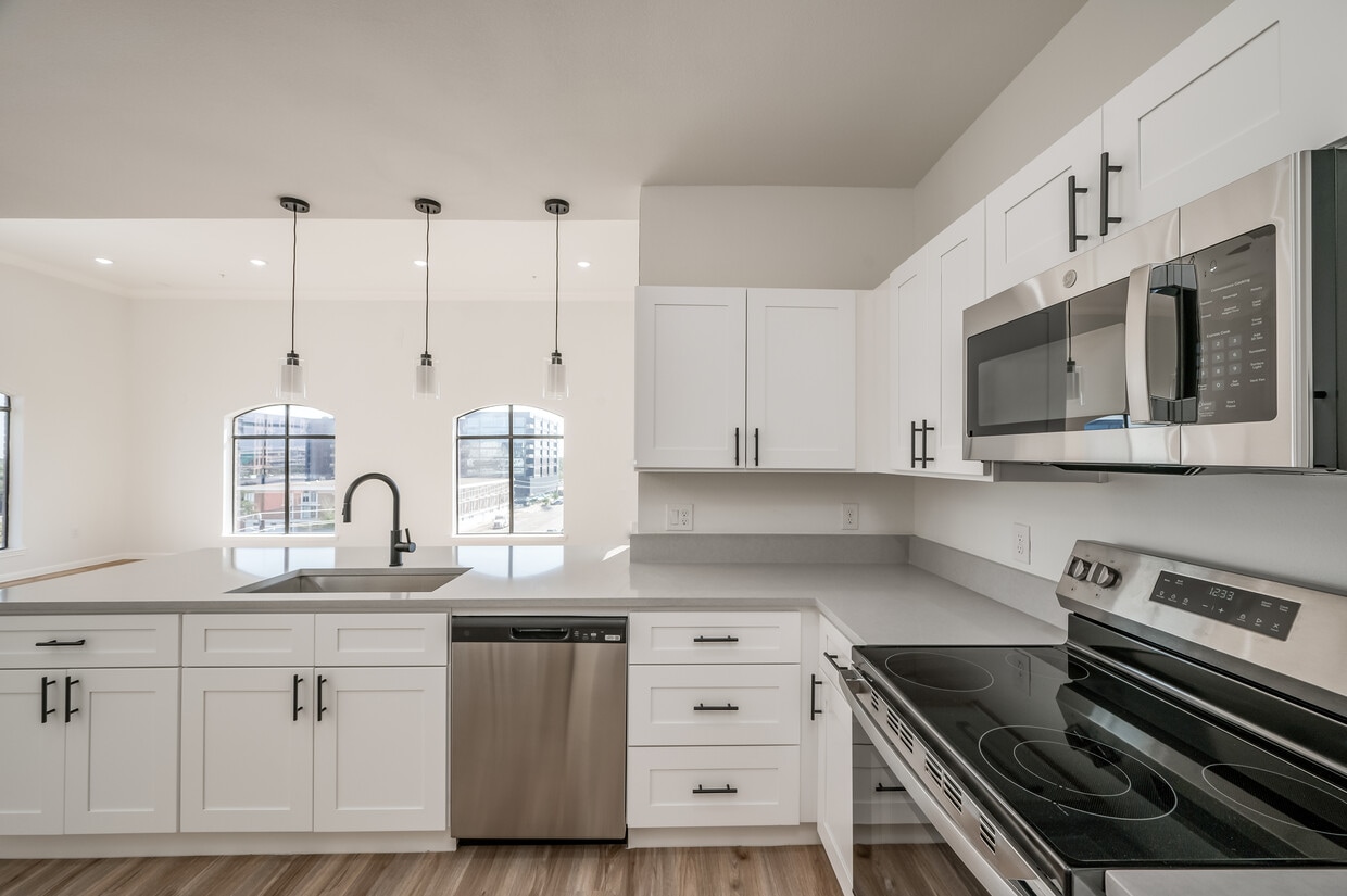 2BD, 1BA - 1028SF - Kitchen - Canal Street Flats