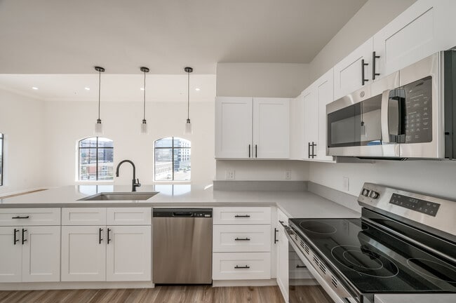 2 habitaciones, 1 baño - 1028 pies cuadrados - Cocina - Canal Street Flats