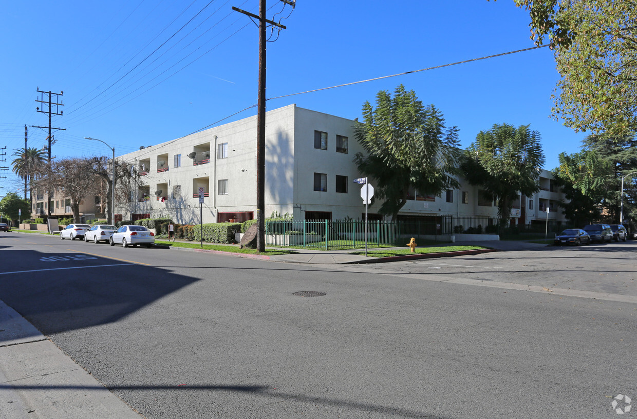 Foto principal - 14610 Delano St