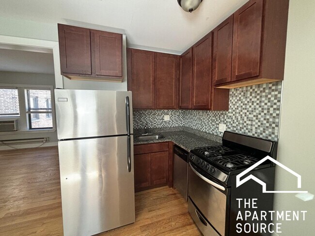 Foto del edificio - 3722 N Pine Grove Ave