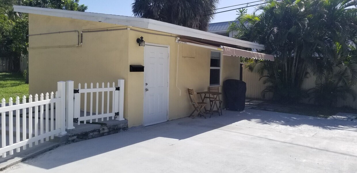 Primary Photo - 300 NW 21st St