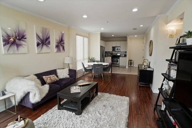 Building Photo - 6938 Laurel Canyon Blvd