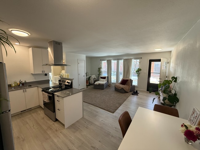 Building Photo - 1746 Azalea Dr