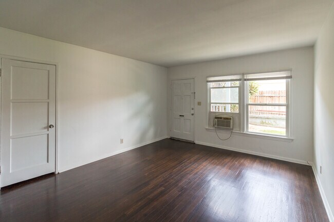 Foto del edificio - 1610 Grismer Ave