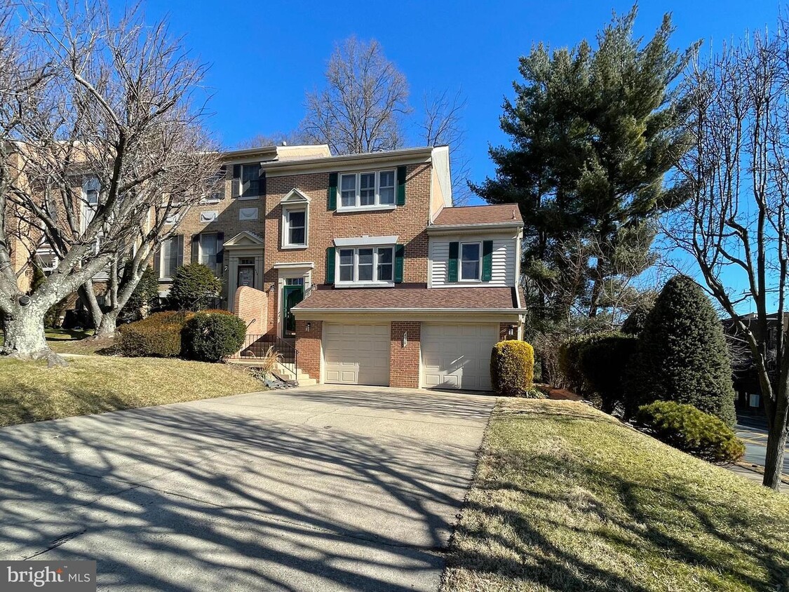 Primary Photo - 438 Council Dr NE