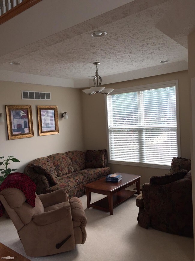 Building Photo - 3 br, 2.5 bath House - 5312 Chantilly Ln