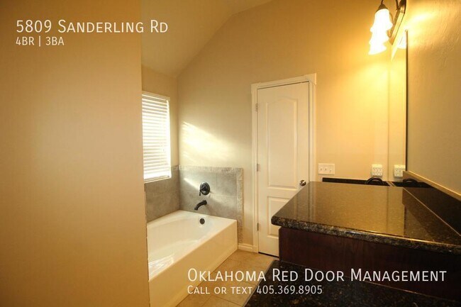 Foto del edificio - 5809 Sanderling Rd