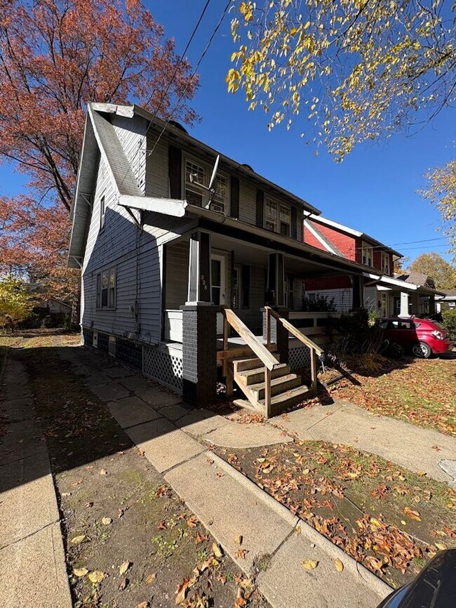 Foto del edificio - Three bedroom two bathroom home for rent